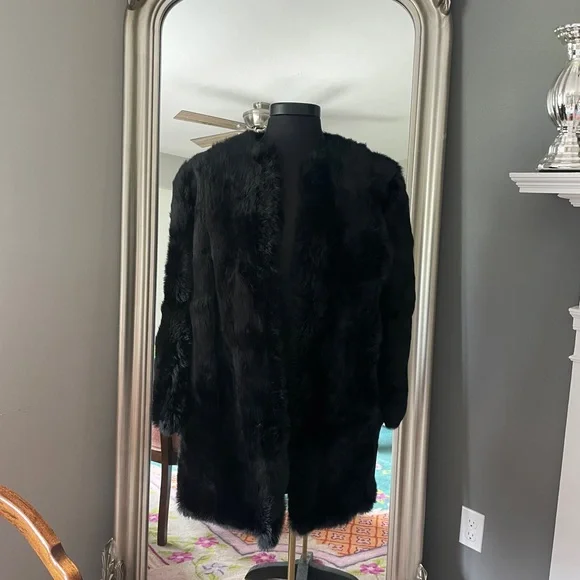 Luxurious Black Teddy Jacket with Plush Texture - Picture 1 of 8